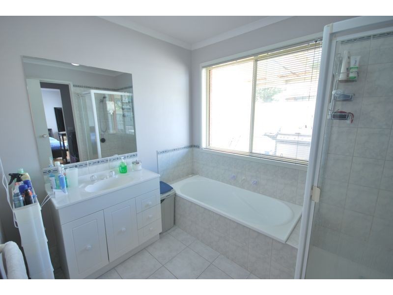 33 Linda Drive, Cranbourne West VIC 3977