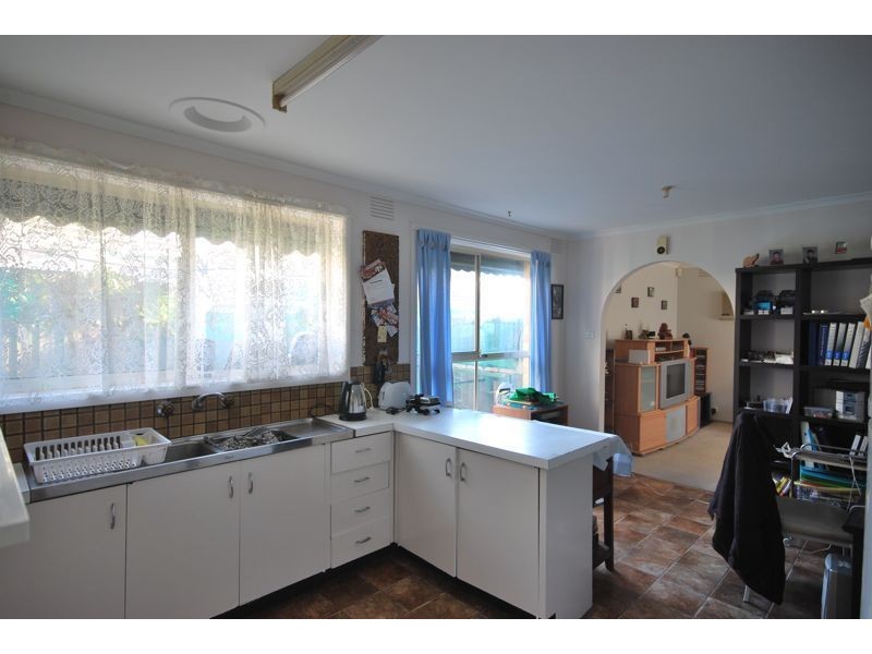18 Fenfield Street, Cranbourne VIC 3977