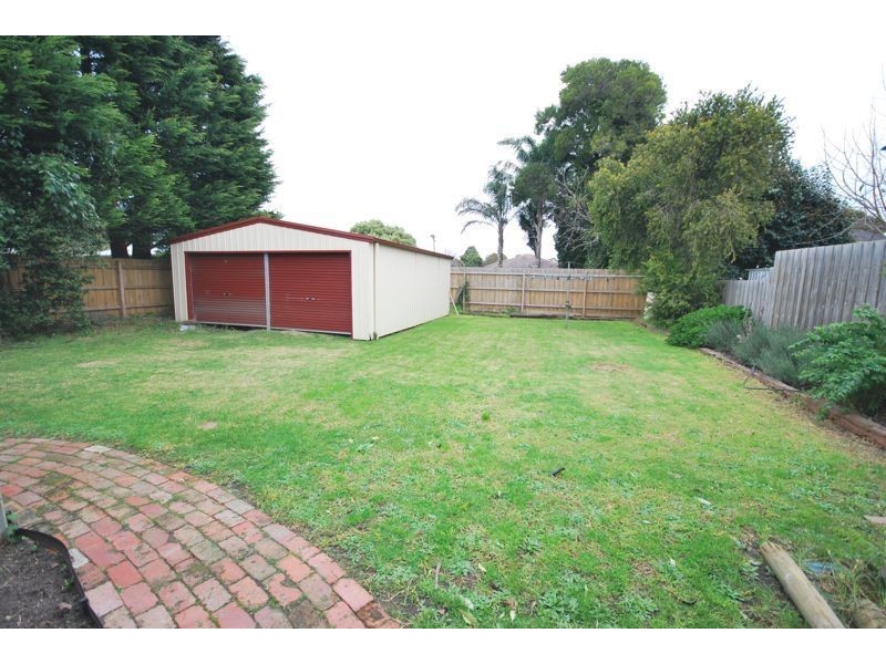 18 Fenfield Street, Cranbourne VIC 3977