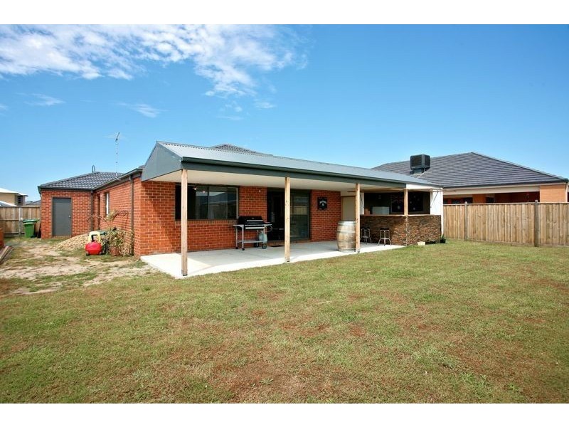 10 Ben Hall Street, Cranbourne East VIC 3977