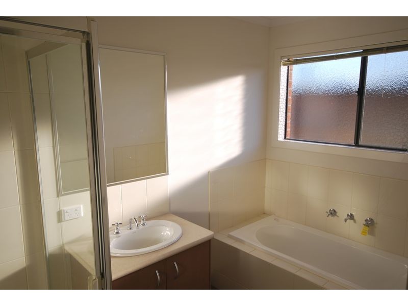 11 Banfield Place, Lyndhurst VIC 3975