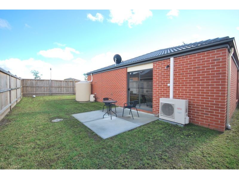 11 Banfield Place, Lyndhurst VIC 3975