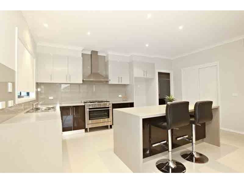 14 Peisley Crescent, Cranbourne VIC 3977