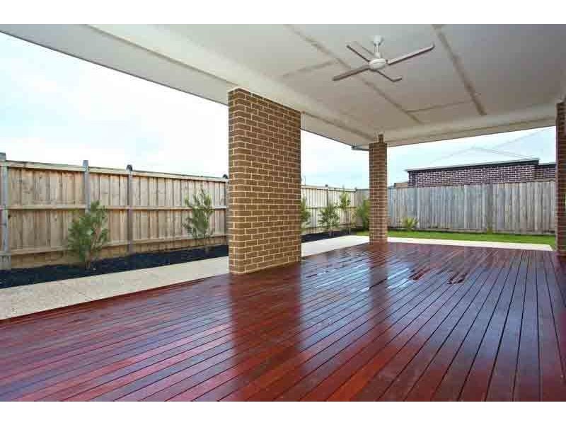 14 Peisley Crescent, Cranbourne VIC 3977