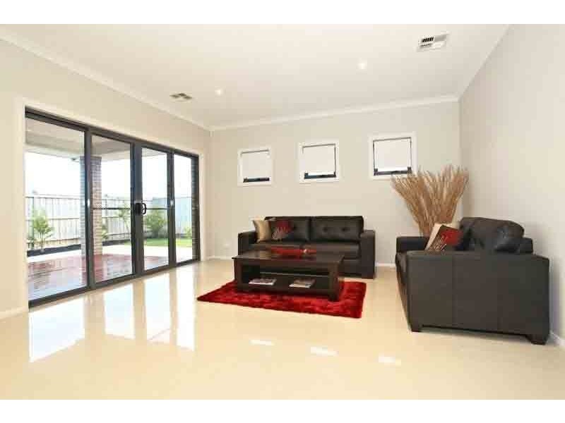 14 Peisley Crescent, Cranbourne VIC 3977