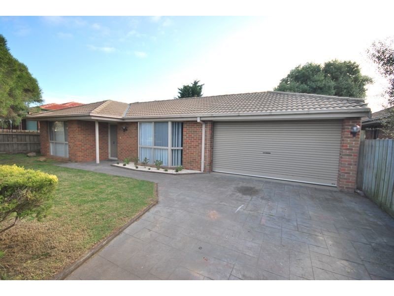 65 Lawless Drive, Cranbourne North VIC 3977