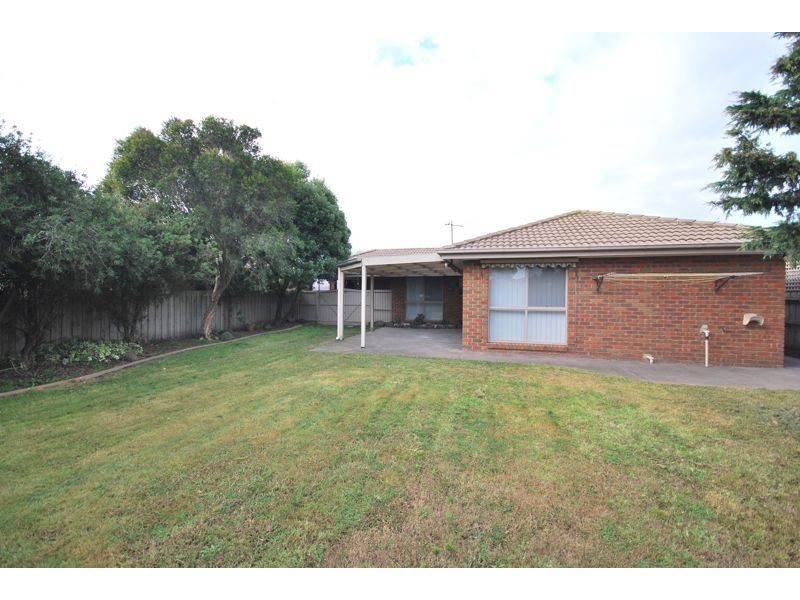 65 Lawless Drive, Cranbourne North VIC 3977