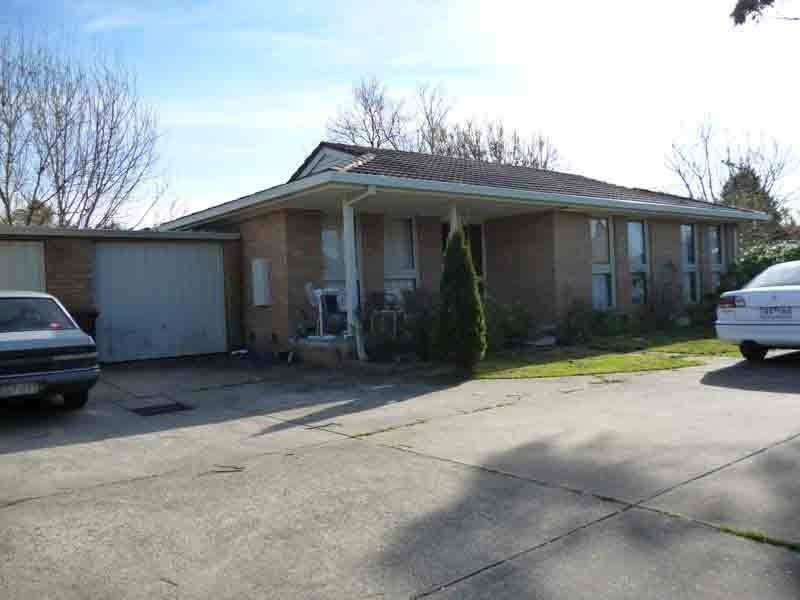 2/13 Alexander Street, Cranbourne VIC 3977