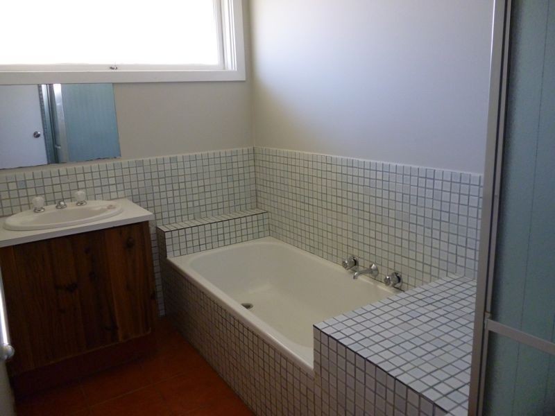 2/13 Alexander Street, Cranbourne VIC 3977