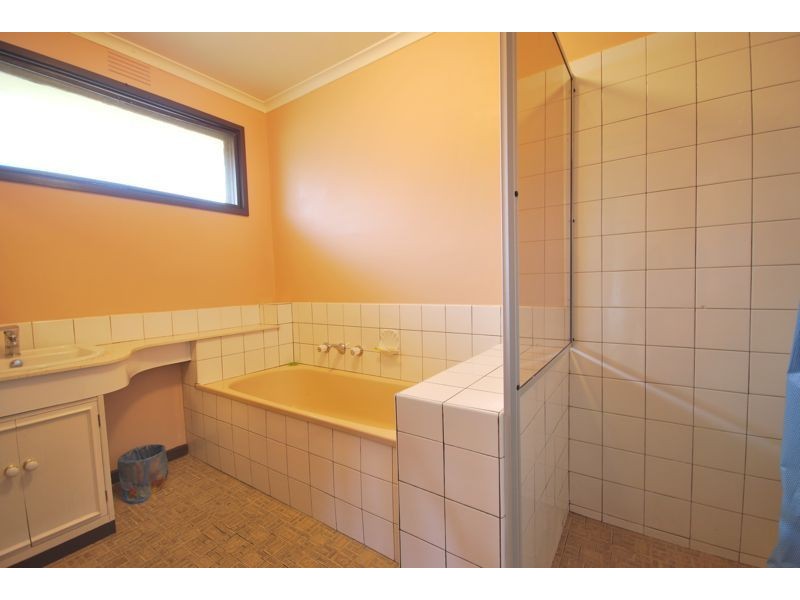 64 Cochrane Street, Cranbourne VIC 3977
