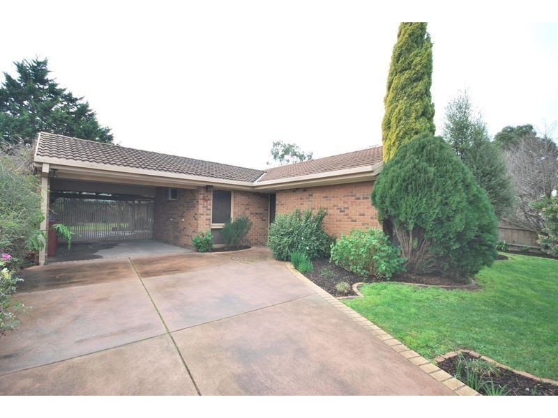 30 Hoysted Avenue, Cranbourne North VIC 3977
