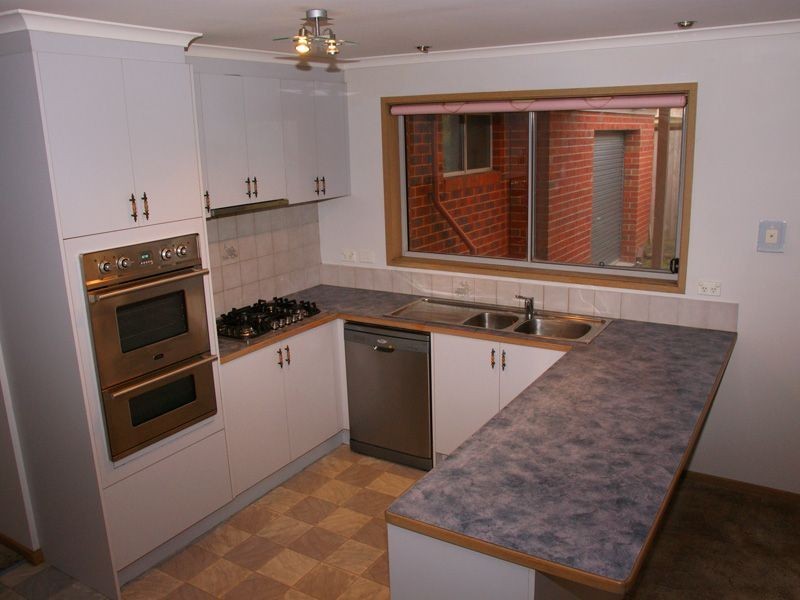 127 Lawless Drive, Cranbourne North VIC 3977