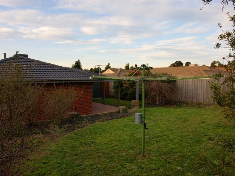 127 Lawless Drive, Cranbourne North VIC 3977