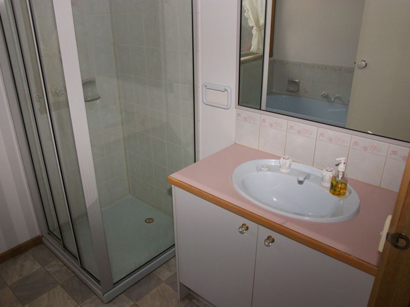 127 Lawless Drive, Cranbourne North VIC 3977