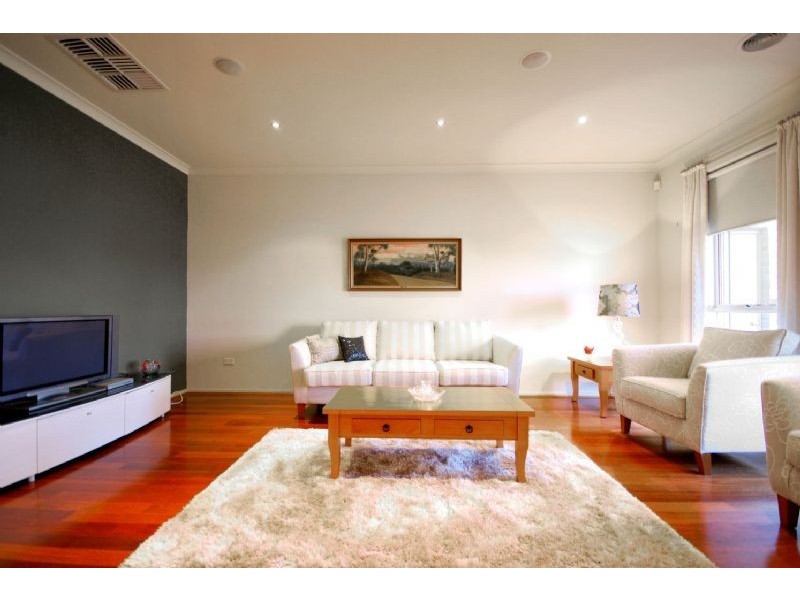 15 Spring Water Crescent, Cranbourne VIC 3977