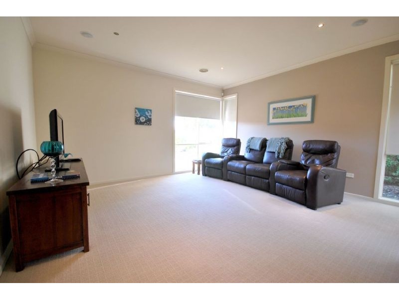 15 Spring Water Crescent, Cranbourne VIC 3977