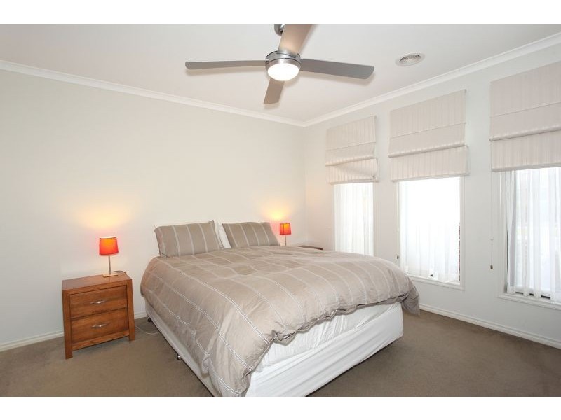 10 Alpine Heath Way, Lyndhurst VIC 3975