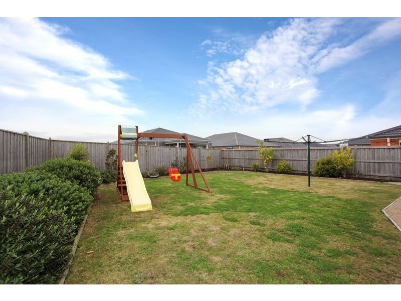 10 Alpine Heath Way, Lyndhurst VIC 3975