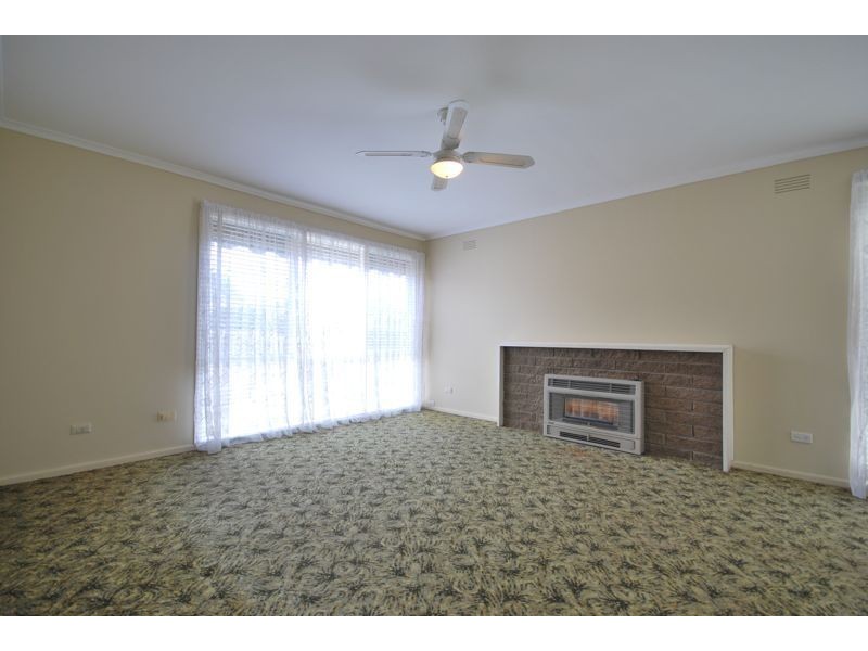 36 Campbell Parade, Cranbourne VIC 3977