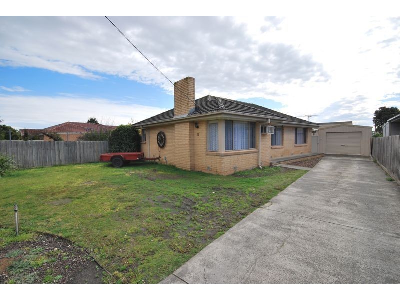 21 Bruce Street, Cranbourne VIC 3977