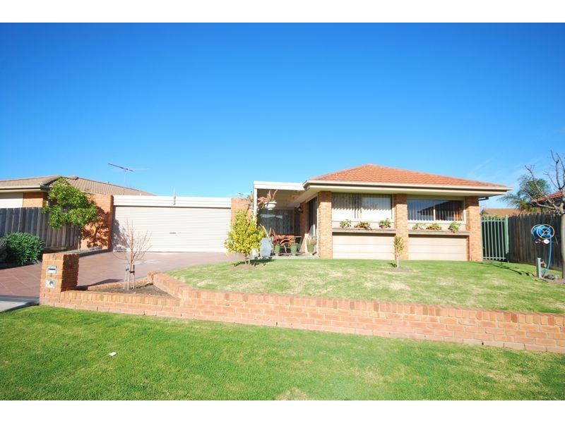 29 Frances Crescent, Cranbourne North VIC 3977