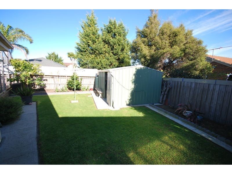 29 Frances Crescent, Cranbourne North VIC 3977