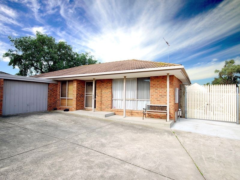 2/12 Isaac Smith Crescent, Cranbourne VIC 3977
