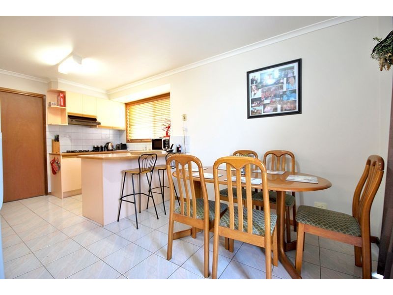 2/12 Isaac Smith Crescent, Cranbourne VIC 3977