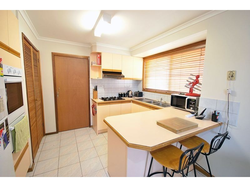 2/12 Isaac Smith Crescent, Cranbourne VIC 3977