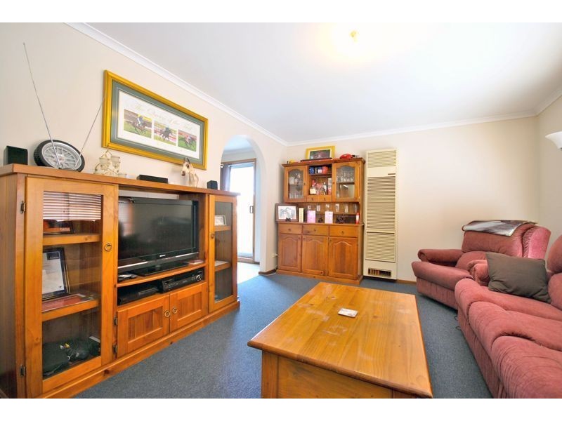 2/12 Isaac Smith Crescent, Cranbourne VIC 3977