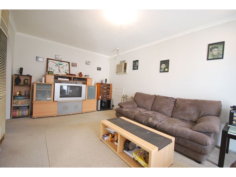 18 Fenfield Street, Cranbourne VIC 3977