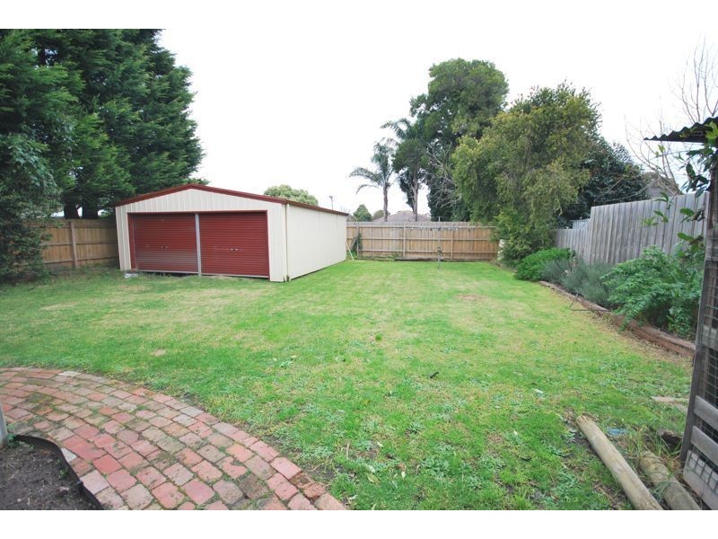 18 Fenfield Street, Cranbourne VIC 3977