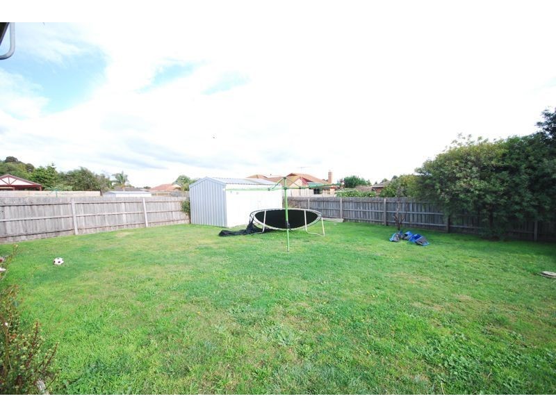 3 Annand Close, Cranbourne West VIC 3977