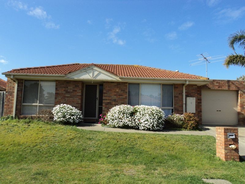 1/9 Iris Close, Cranbourne VIC 3977