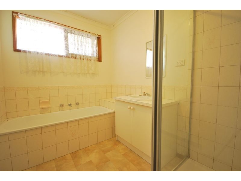 13 Phelan Drive, Cranbourne North VIC 3977