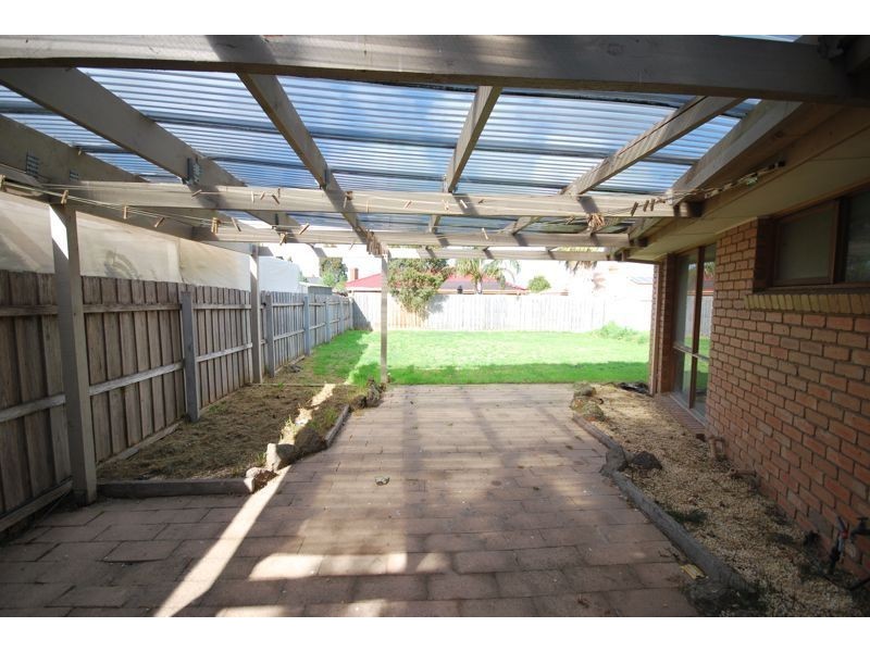 13 Phelan Drive, Cranbourne North VIC 3977