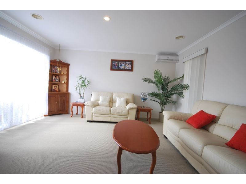 31 Briar Crest Drive, Cranbourne East VIC 3977