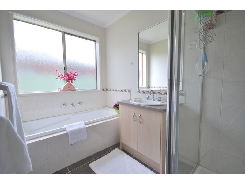 31 Briar Crest Drive, Cranbourne East VIC 3977