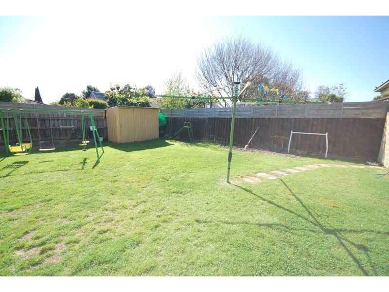 3 Geoffrey Court, Cranbourne VIC 3977
