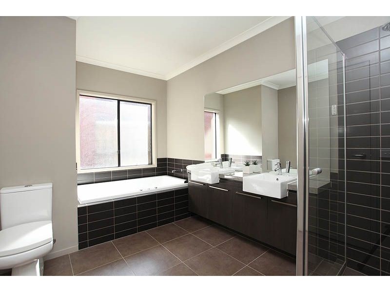 67 Mannavue Boulevard, Cranbourne North VIC 3977