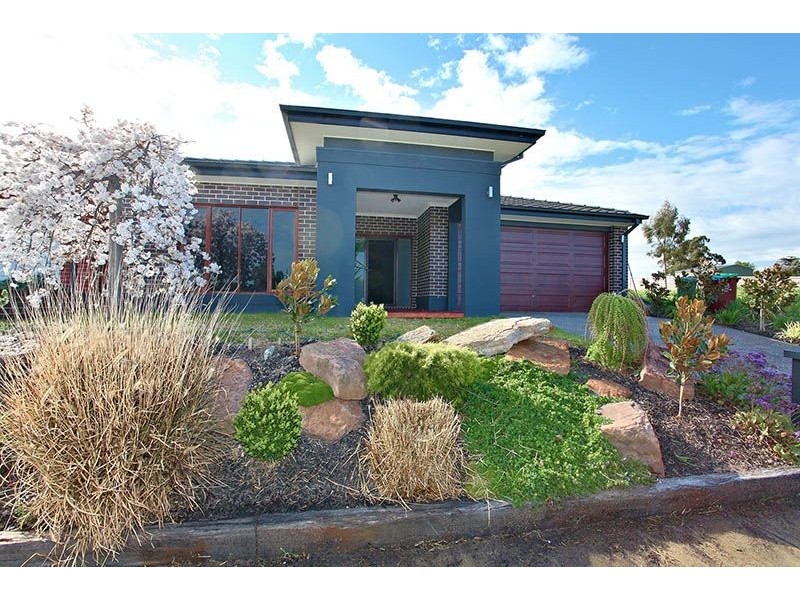 67 Mannavue Boulevard, Cranbourne North VIC 3977