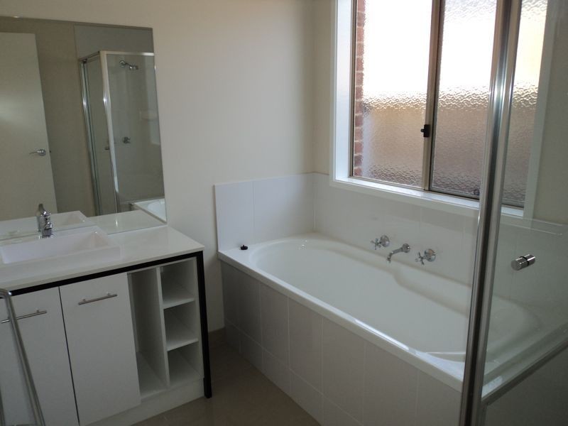 29 Evesham Street, Cranbourne North VIC 3977