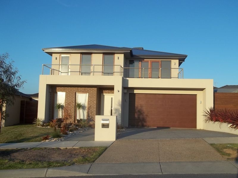 33 Waterhouse Way, Cranbourne South VIC 3977