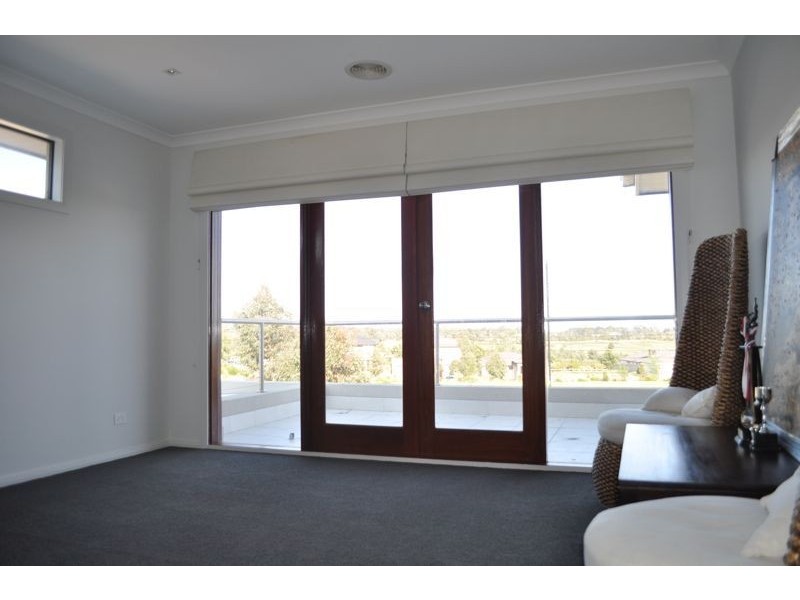 33 Waterhouse Way, Cranbourne South VIC 3977