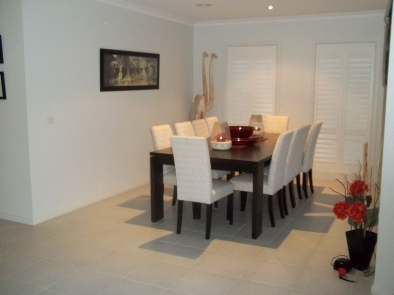 33 Waterhouse Way, Cranbourne South VIC 3977