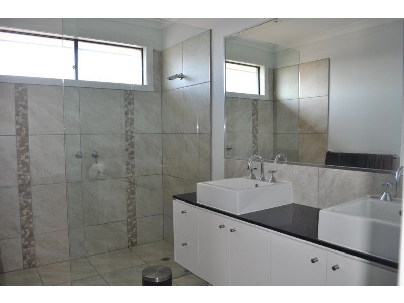 33 Waterhouse Way, Cranbourne South VIC 3977