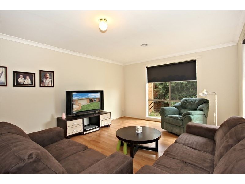 6 Fouz Mews, Cranbourne East VIC 3977