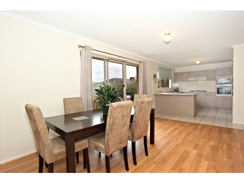 6 Fouz Mews, Cranbourne East VIC 3977