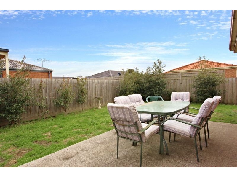6 Fouz Mews, Cranbourne East VIC 3977