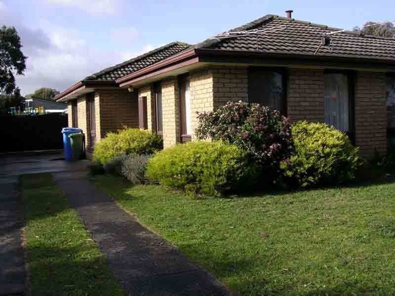16 Dunbar Avenue, Cranbourne VIC 3977